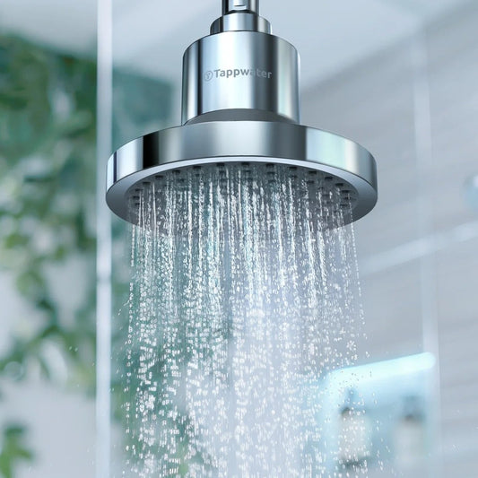 Pommeau de douche filtrant ShowerPro Rain SMR, eau qui coule