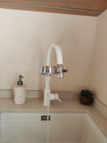EcoPro Compact en fonctionnement, eau filtrée qui coule, vue en angle